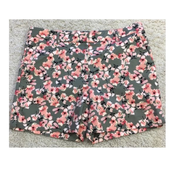 White House Black Market Pants - WHBM Size 12 FLORAL Stretch Pockets 5-INCH Shorts